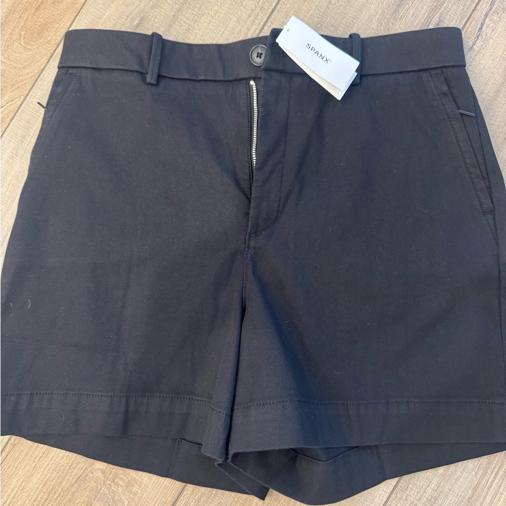 NWT SPANXsupersmooth® Stretch Twill
Short sz large